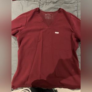 Figs maroon top M
